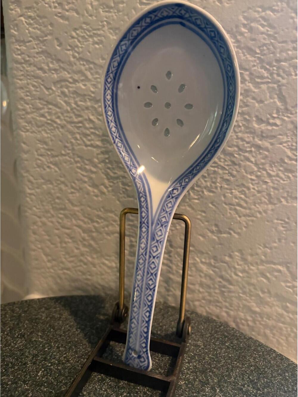 Tienshan Rice Flower Spoon Rest/Holder (Holds 1 Spoon) 7-3/4"...